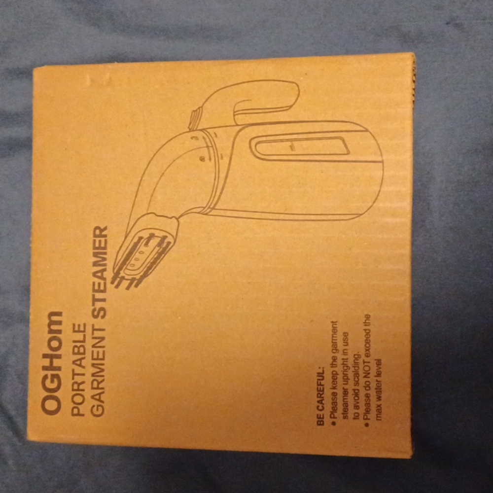 Portable clothing steamer
